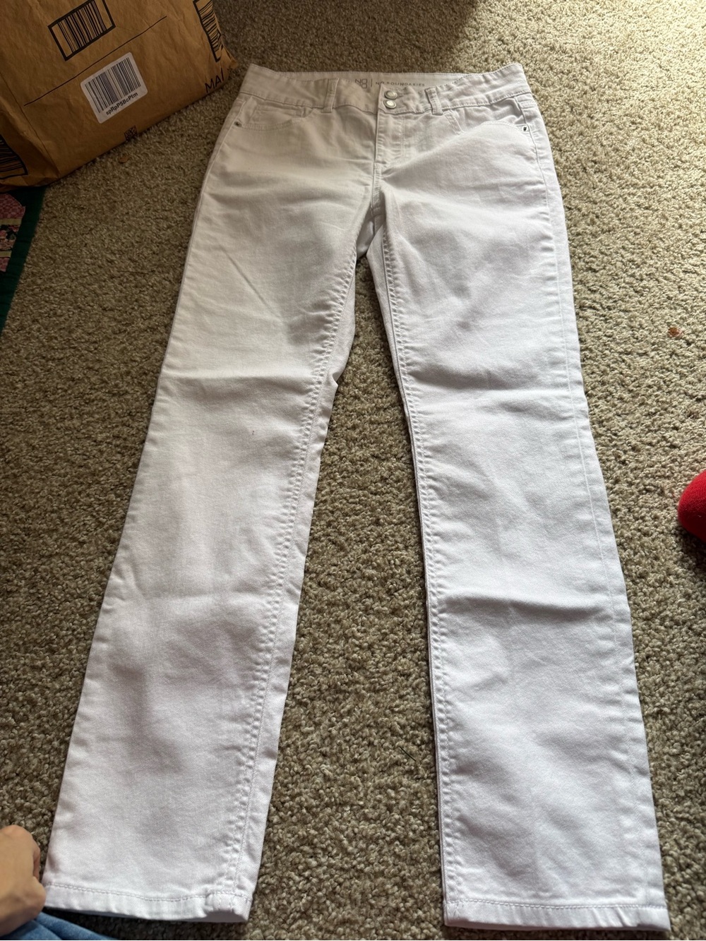 No Boundaries White Straight-Leg Jeans fits Medium cotton stretch